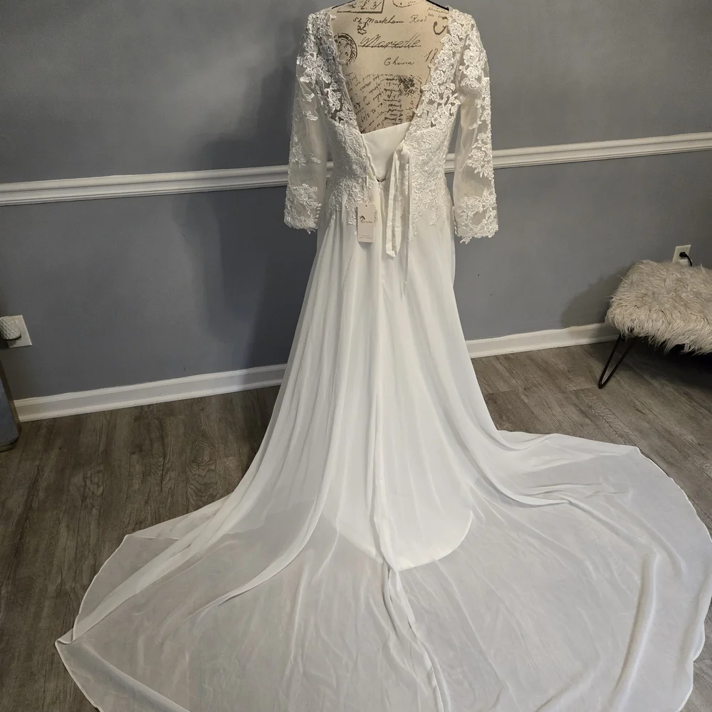 Elegant White Lace Wedding Dress - Picture 5 of 9